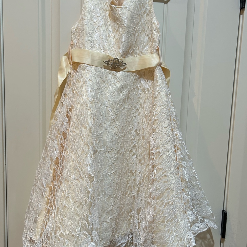 Source Unknown Cream Lace Kids Dress with Satin Belt